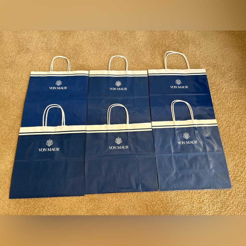Von Maur Shopping Bags Set of 6 Gift Bags Blue & White Bags